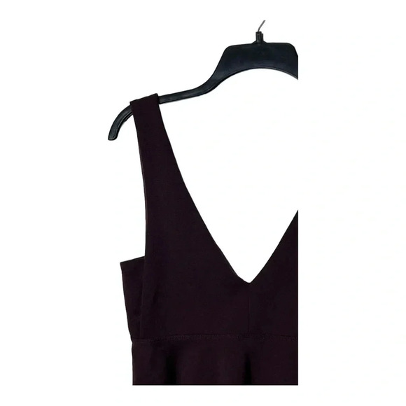 1456. SILENCE AND NOISE SLEEVELESS CROPPED TOP DEEP V NECKLINE FRONT AND BACK - Picture 4 of 10